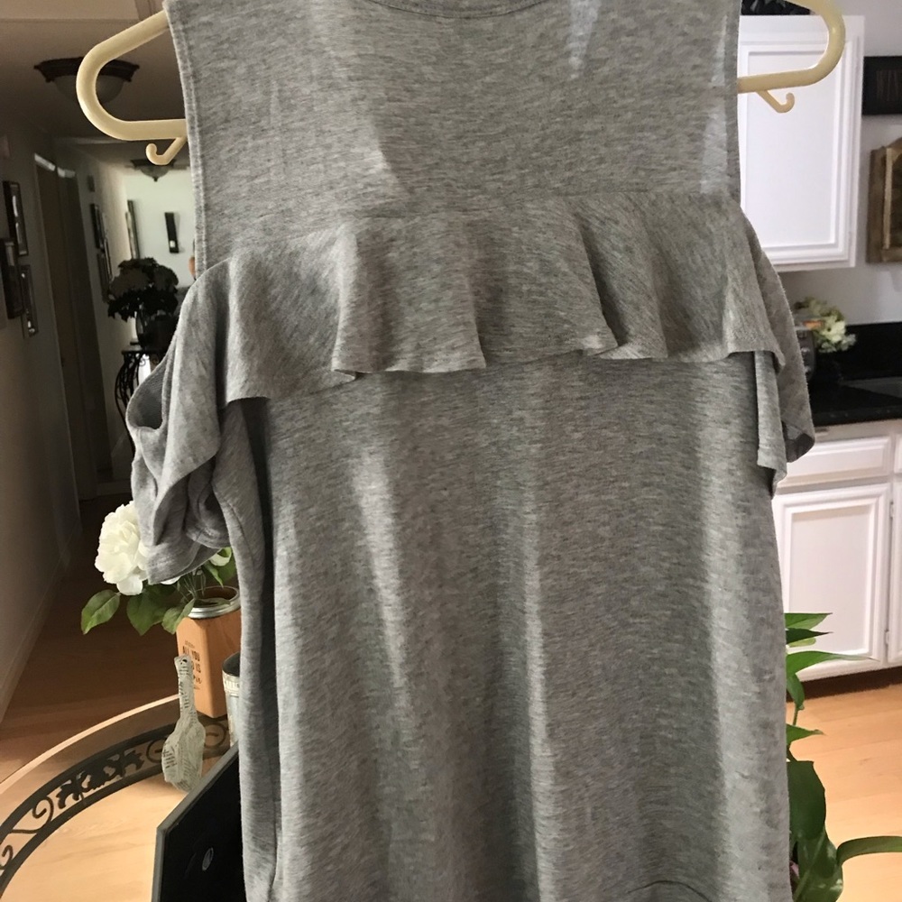HIP....cold shoulder ruffled top - Picture 4 of 4
